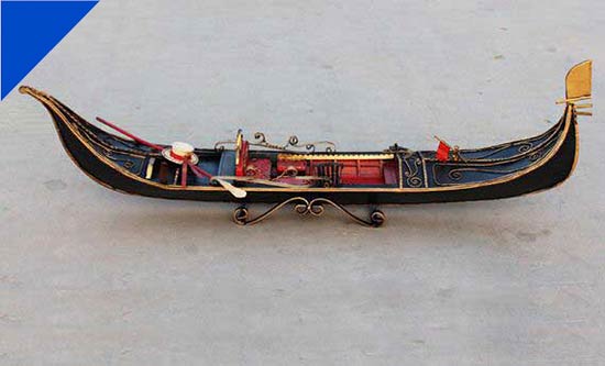 Handmade Black-Red Large Scale Tinplate Venice Gondolas Model