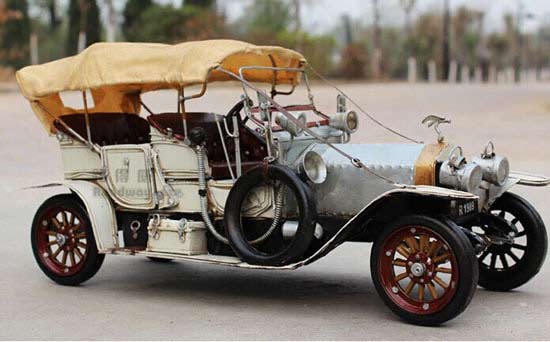 Silver Large Scale Tinplate 1909 Rolls-Royce Silver Ghost Model