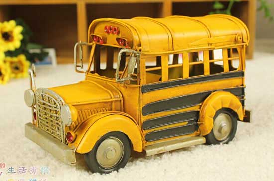 Yellow Small Scale Tinplate Vintage U.S School Bus Model